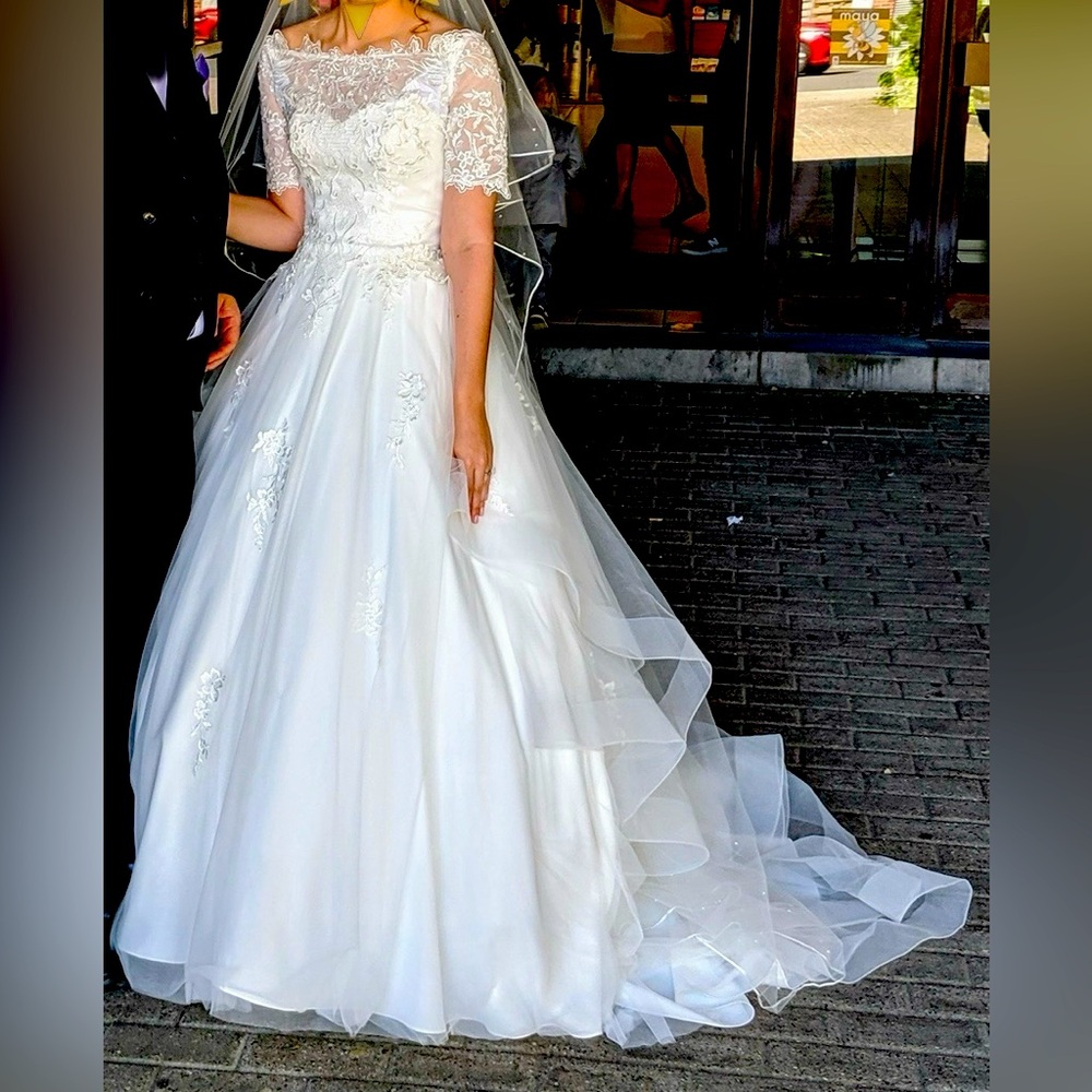 Wedding dress: Beautiful Promariage lace wedding dress, ballgown style